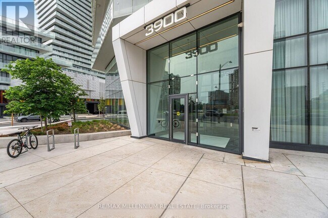 Photo du bâtiment - 3900-3900 Confederation Pkwy