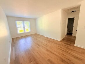 Building Photo - 345-D Latham Oaks Ave