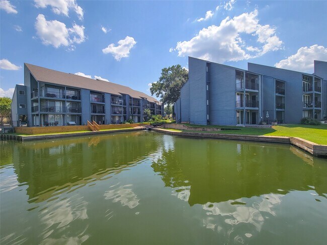 Building Photo - 12500 Melville Dr