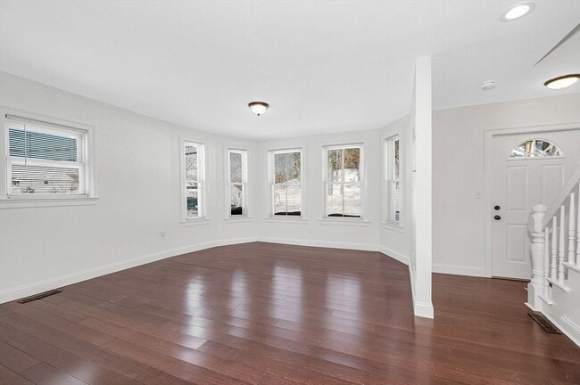 Foto del edificio - 12 Broadway St