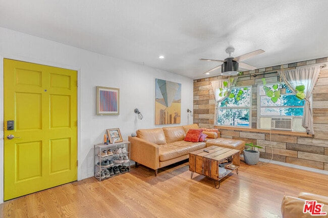 Foto del edificio - 5823 Bowcroft St