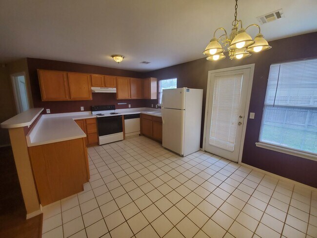 Building Photo - (3) Bed/(2) Bath NE Norman! Avail Early February!