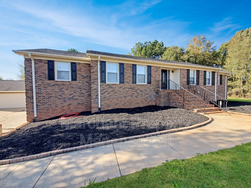 300 Fountain Inn Dr, Fountain Inn, SC 29644 House Rental in Fountain