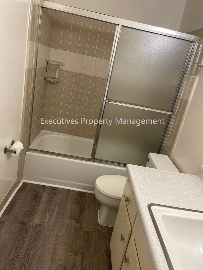 Building Photo - 3475 Payne Ave