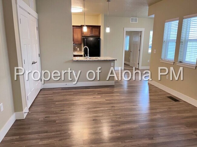 Foto del edificio - 3558 E Grand Forest Dr