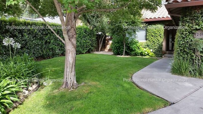 Foto del edificio - Backs to Spring creek with Vineyard views