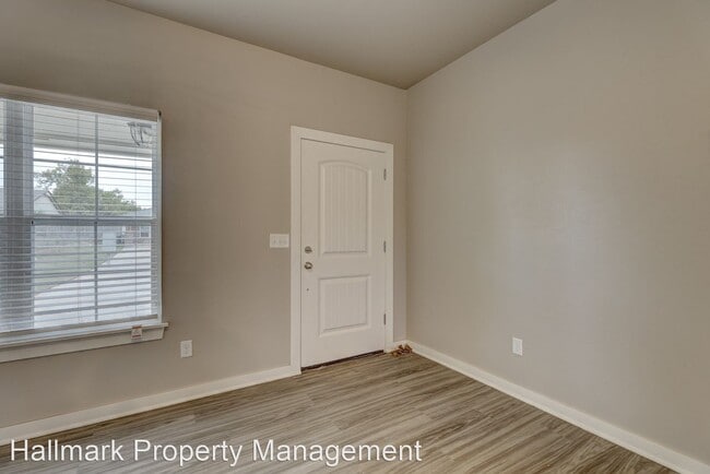 Building Photo - 3 br, 2 bath House - 708 Ivy Lane
