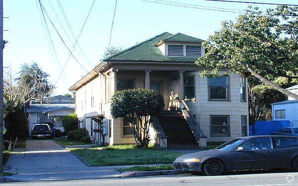Building Photo - 2120-2122 Lincoln Ave