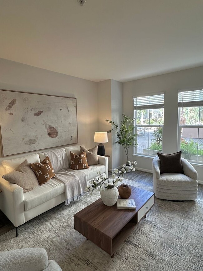 Building Photo - Fabulous ground floor condo, private patio, walk to train/shopping, fresh, updated, gorgeous!