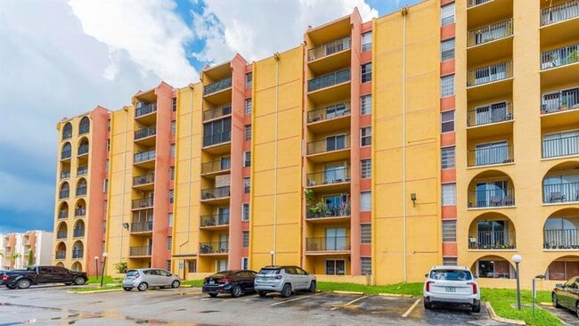 Foto del edificio - 4801 NW 7th St