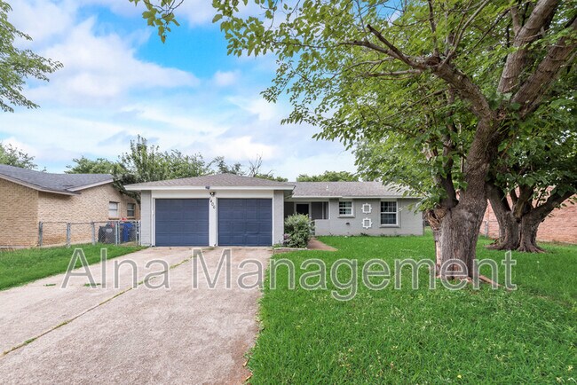 Building Photo - 1406 Willowbrook St