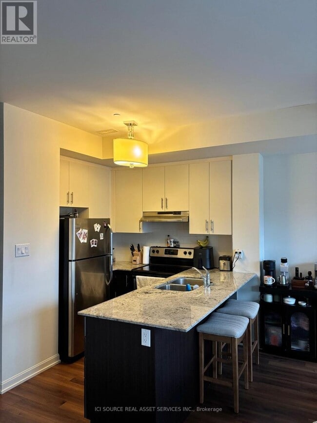 Building Photo - 487 Queen St