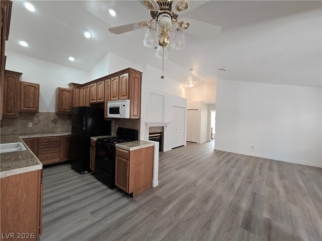 Building Photo - 1612 N Torrey Pines Dr