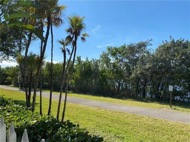 Foto del edificio - 1940 Sweetbay Way