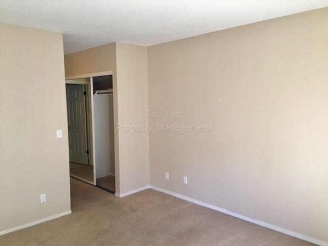 Building Photo - 2 Bd/1.5 Ba, 844 sf Walnut Creek Condo for...