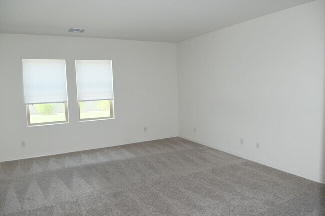 Foto del edificio - One Year Old 5 Br+Loft 3 Ba 2 Car Garage Home Near Loop 202 and Elliot in Phoenix