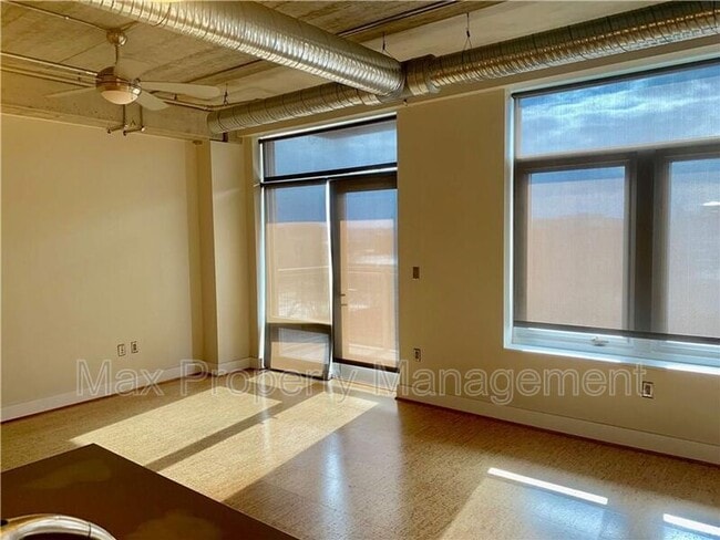Building Photo - 309 E 5th St