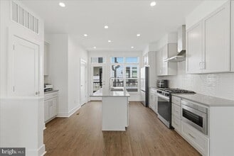Building Photo - 2018 Tysons Ridgeline Rd