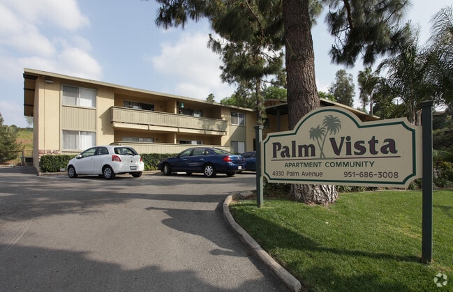 Building Photo - Palm Vista