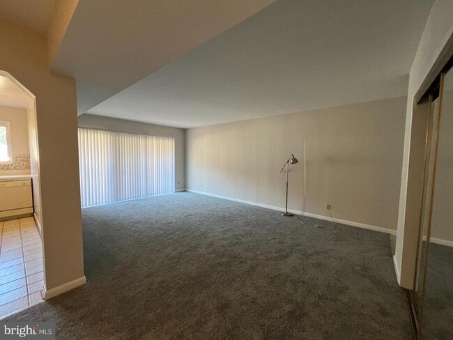 Building Photo - 2704 Dartmouth Rd