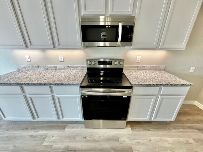 Foto del edificio - 3 bed 2 bath New Construction Home Availab...