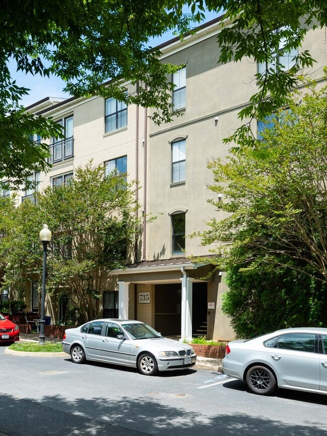 Building Photo - 735 Walker Sq