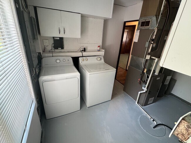 Foto del edificio - Single-family home available now near UNI