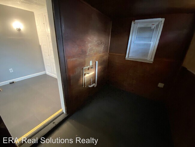 Building Photo - 3 br, 1 bath House - 1565 Duxberry Avenue