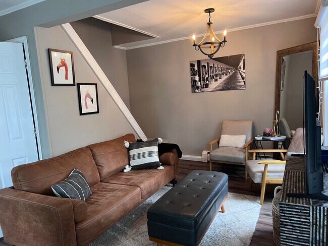 Sofá y 2 sillas - 5 Marvin Pl