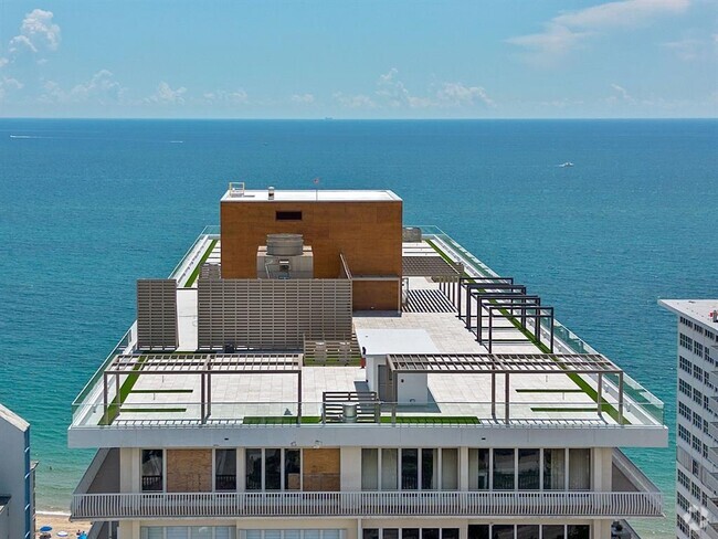 Building Photo - 4020 Galt Ocean Dr