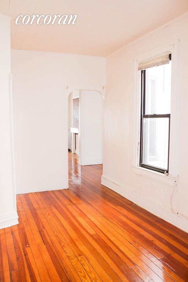 Building Photo - 163 Chestnut St