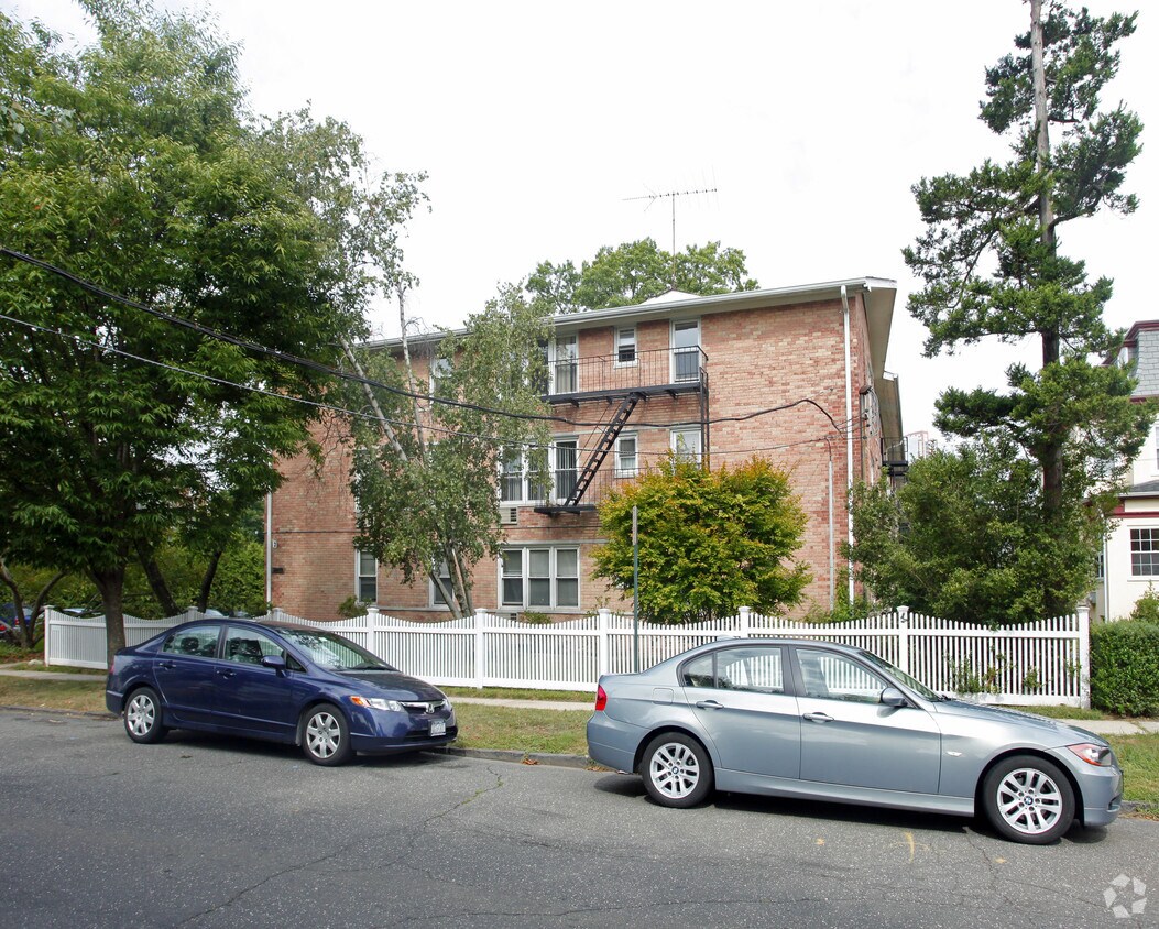 Building Photo - 25 Trinity Pl