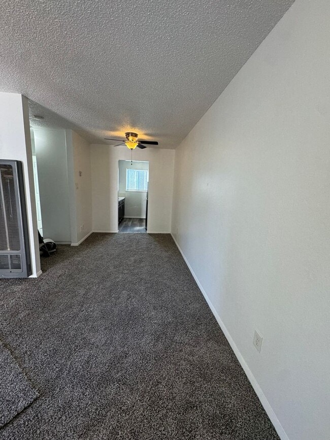 Building Photo - 212 D St