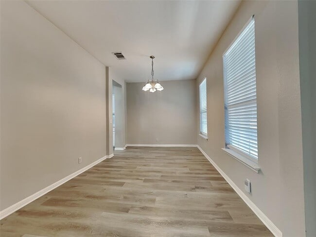Building Photo - 501 Tobin Dr