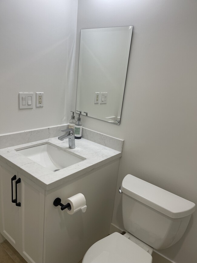 Building Photo - 15546 37B Av