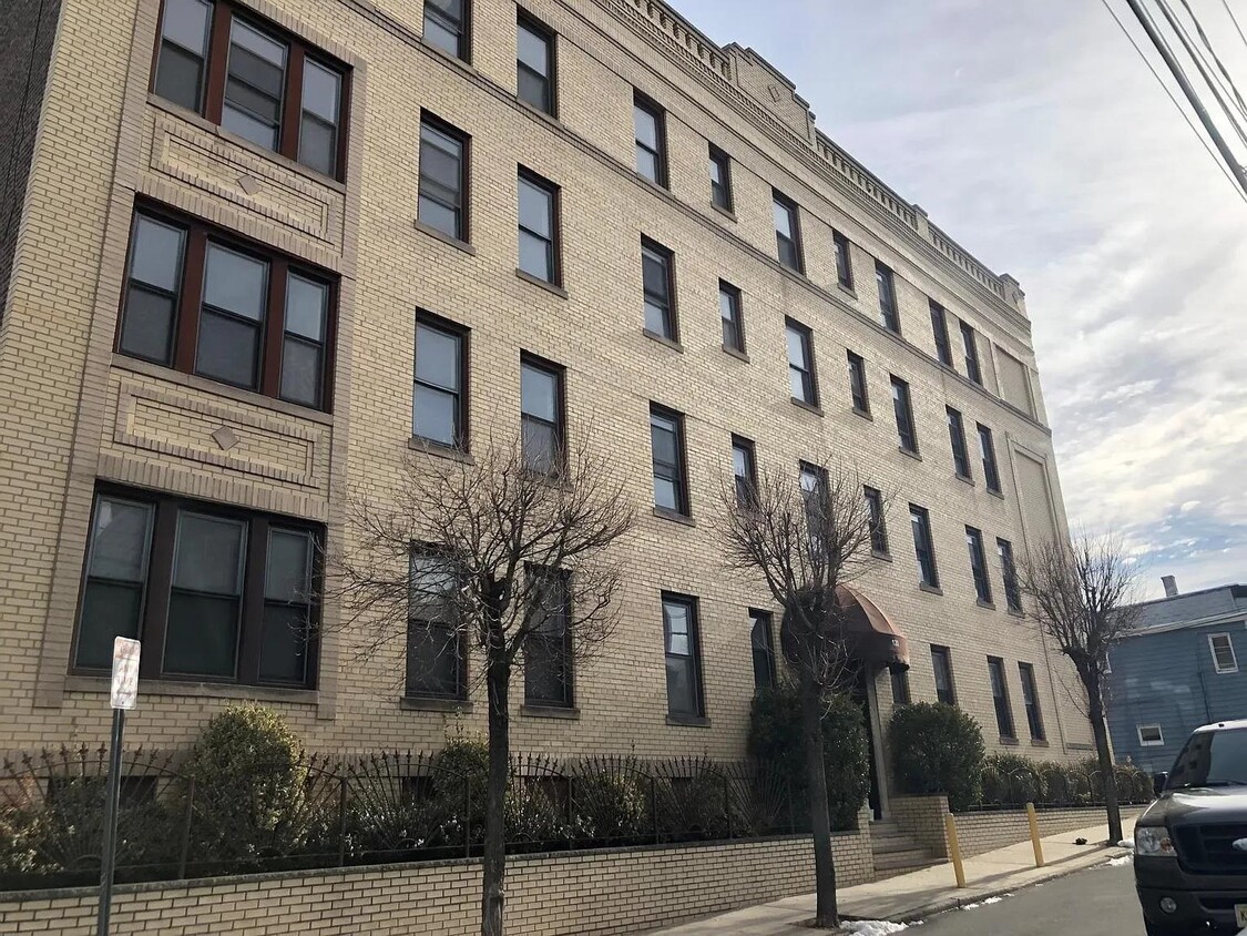 Primary Photo - 120 Dekalb Ave