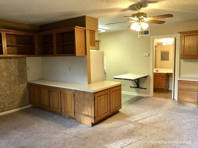 Foto del edificio - Efficiency at Woodvine Park Condominiums!