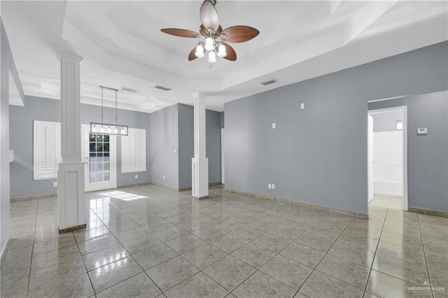 Foto del edificio - 7538 Camelot Dr
