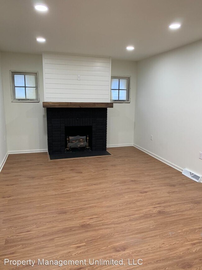 Building Photo - 2 br, 1 bath House - 35 E 8th Ave