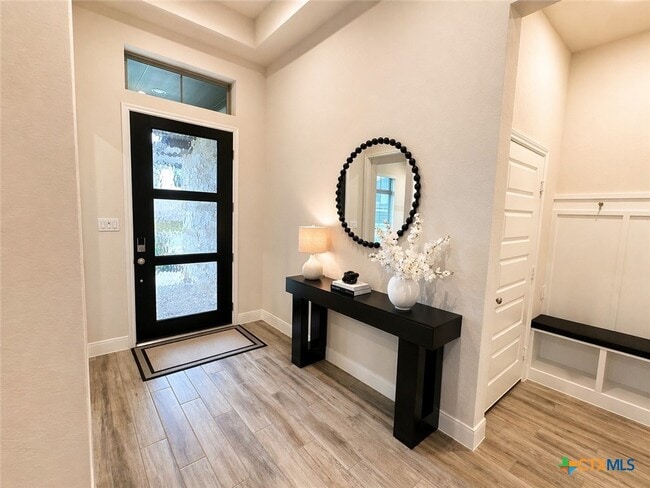 Foto del edificio - 1841 Windward Wy