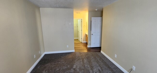 Building Photo - 117 E Calbourne Ln