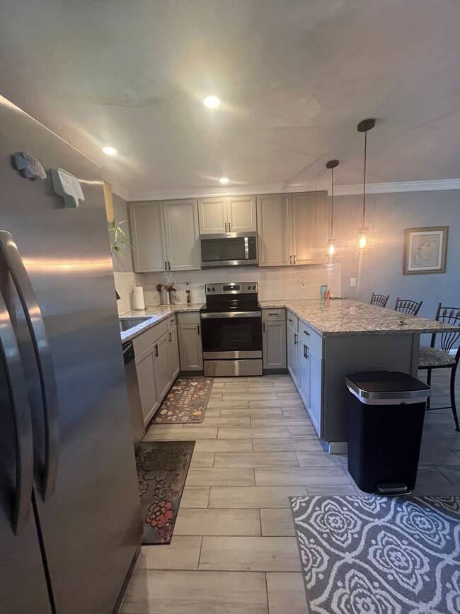 Building Photo - Fully Furnished 3-Bedroom Home in Palm Coa...
