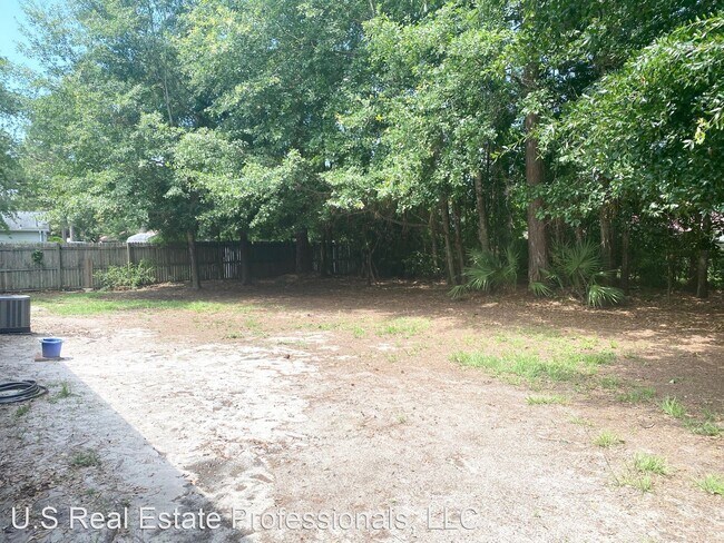 Building Photo - 3 br, 2 bath House - 469 Elm Street