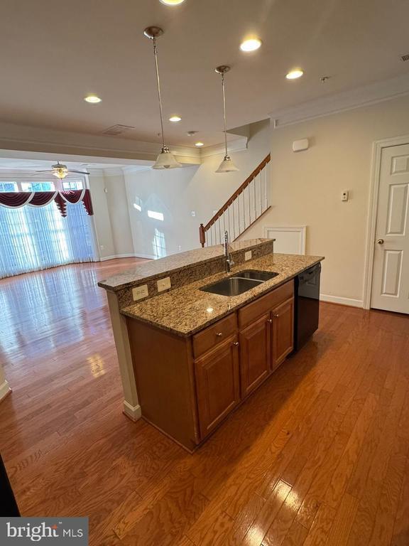 Foto del edificio - 9500 Hyde Pl