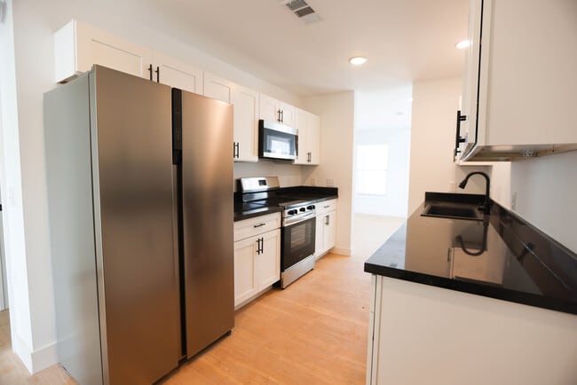 Building Photo - 123 Chrisna Maria Dr