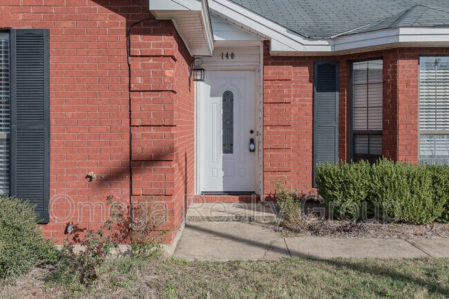 Building Photo - 140 Hambleton Rd