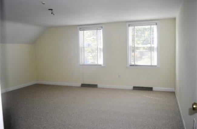 4 bedrooms - 20 Tucker St