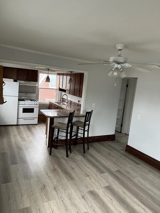 Building Photo - 553 Britton Rd