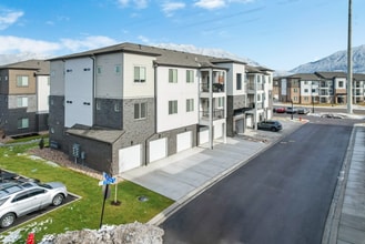 Building Photo - 676 N 380 W