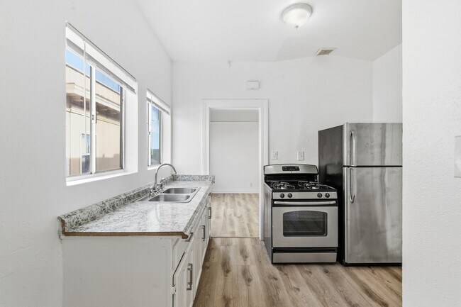 Foto del edificio - 707 W 48th St
